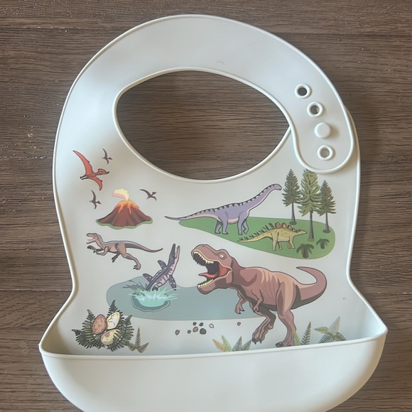 3x Silicone baby bibs for $10 - Picture 3 of 4